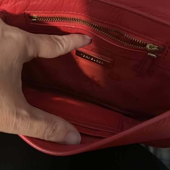 Tory Burch red leathe have somes scratch but is like new - Picture 3 of 6